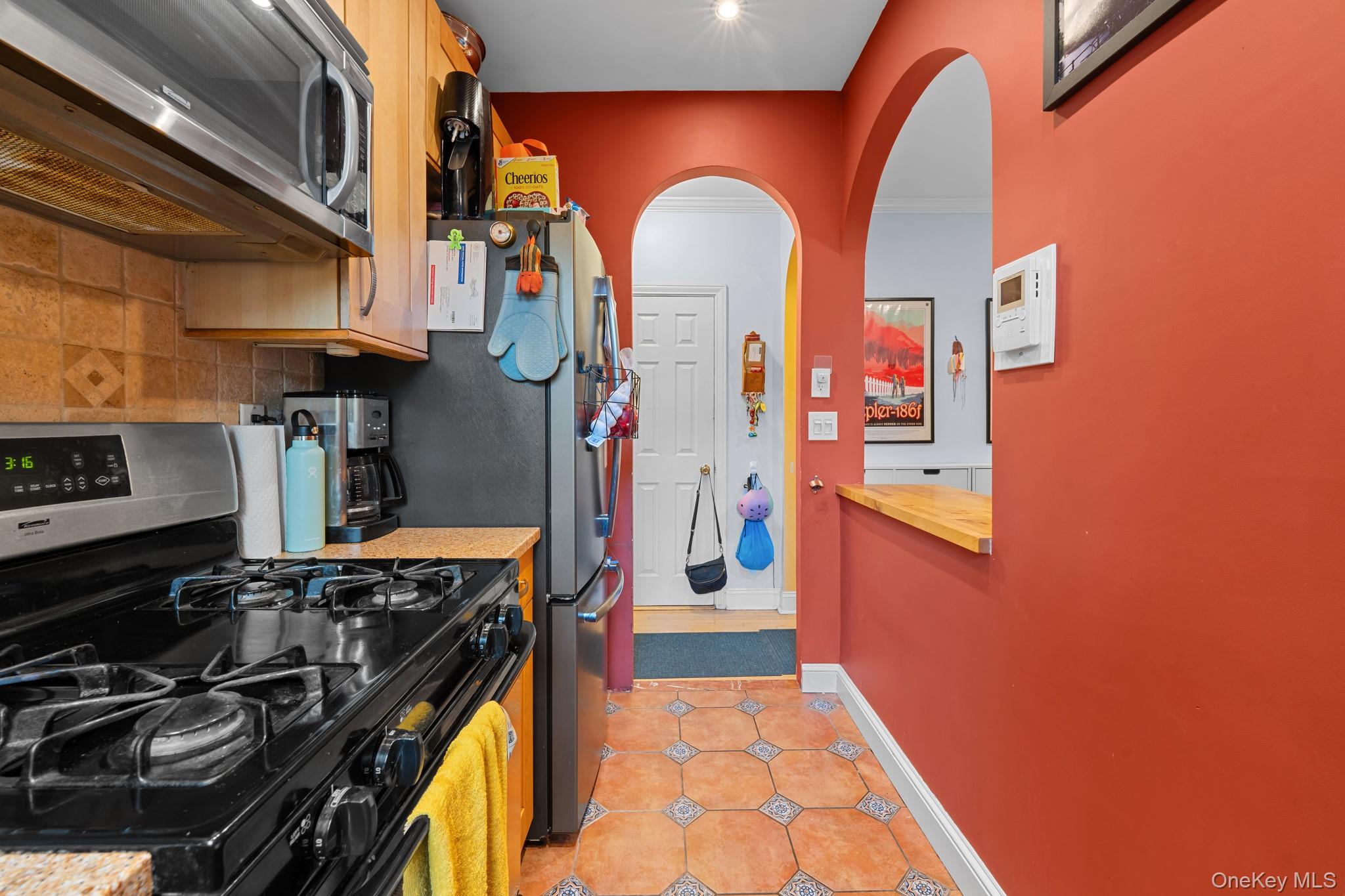 #8 photo, 34-40 79th Street, クイーンズ区 Jackson Heights , NY 11372