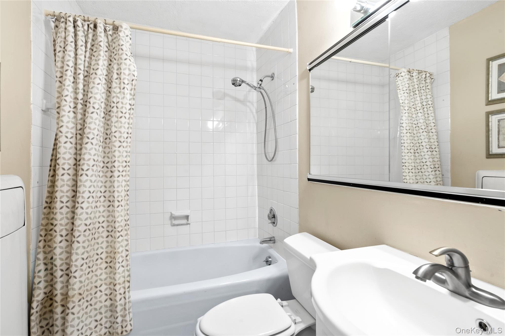 #10 photo, 70-31 108th Street, クイーンズ区 Forest Hills , NY 11375