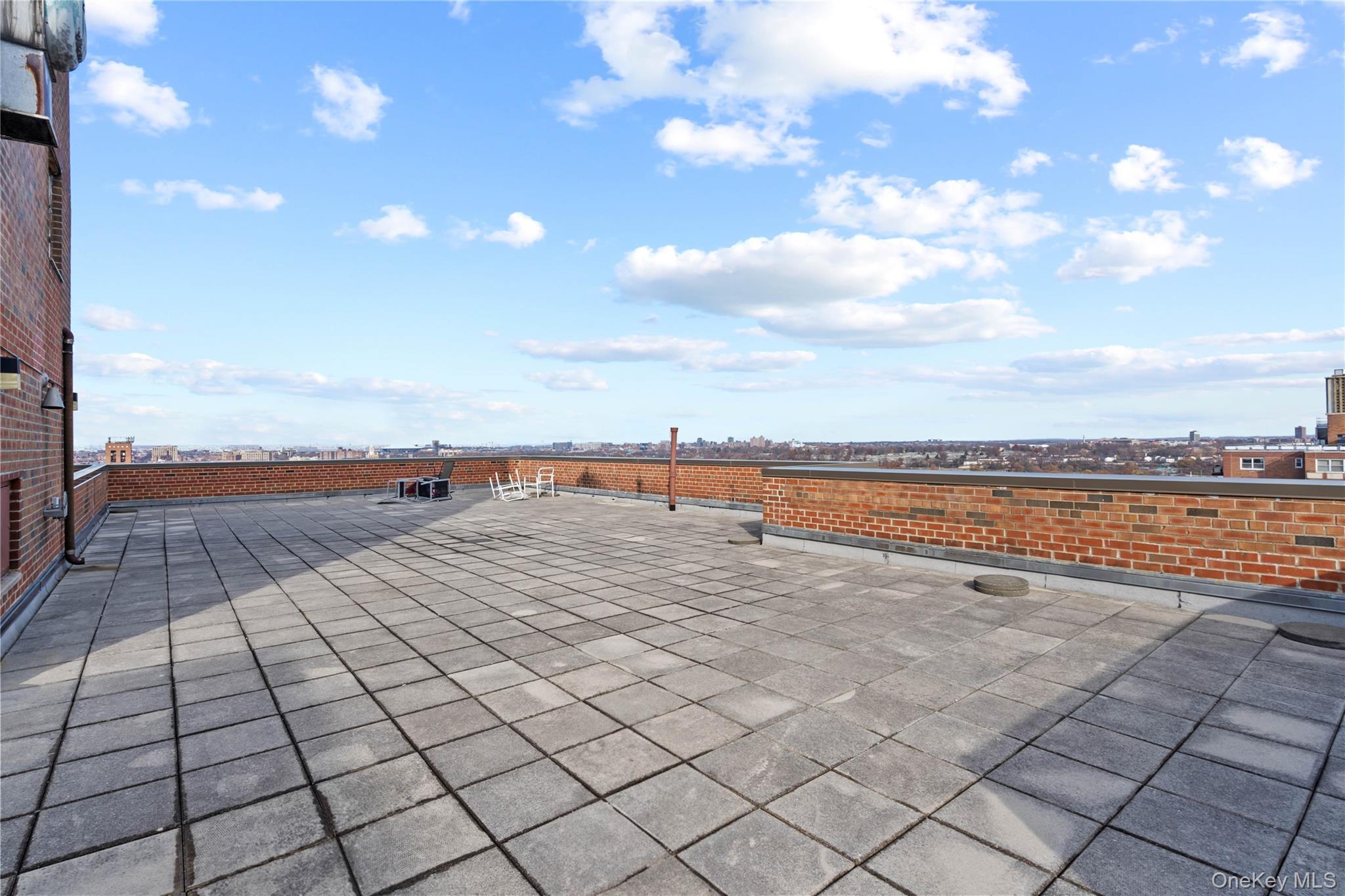 #12 photo, 70-31 108th Street, クイーンズ区 Forest Hills , NY 11375