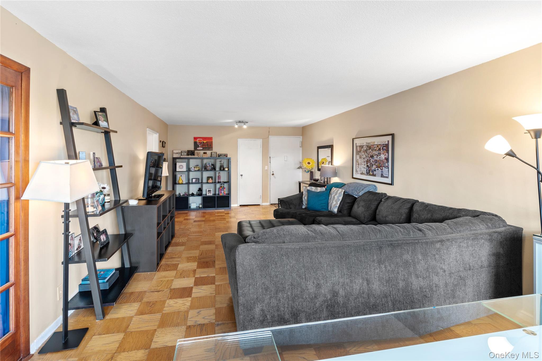 #4 photo, 70-31 108th Street, クイーンズ区 Forest Hills , NY 11375