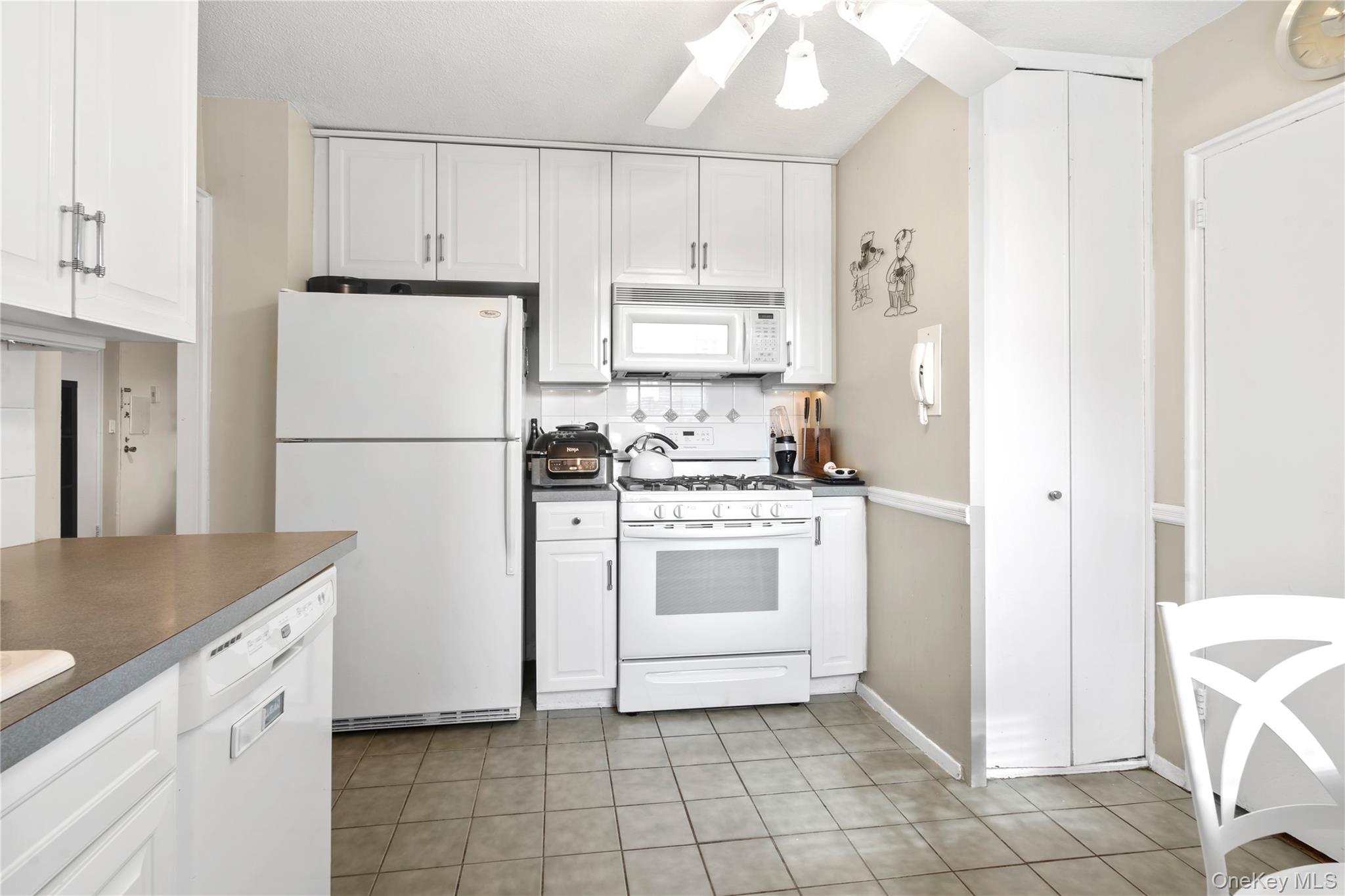 #7 photo, 70-31 108th Street, クイーンズ区 Forest Hills , NY 11375