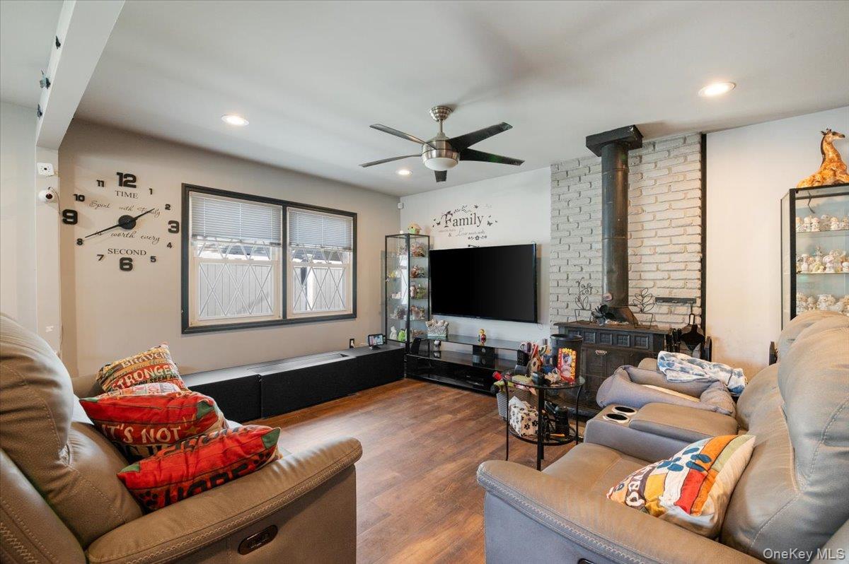 #4 photo, 54 HICKORY LANE, Levittown , NY 11756