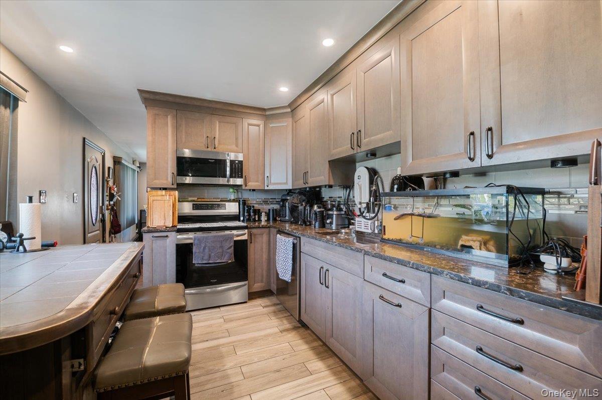 #8 photo, 54 HICKORY LANE, Levittown , NY 11756