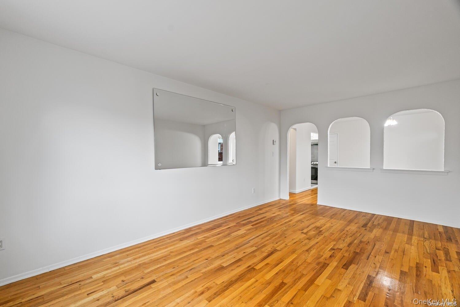 #11 photo, 155-09 Locke Avenue, クイーンズ区 Whitestone , NY 11357