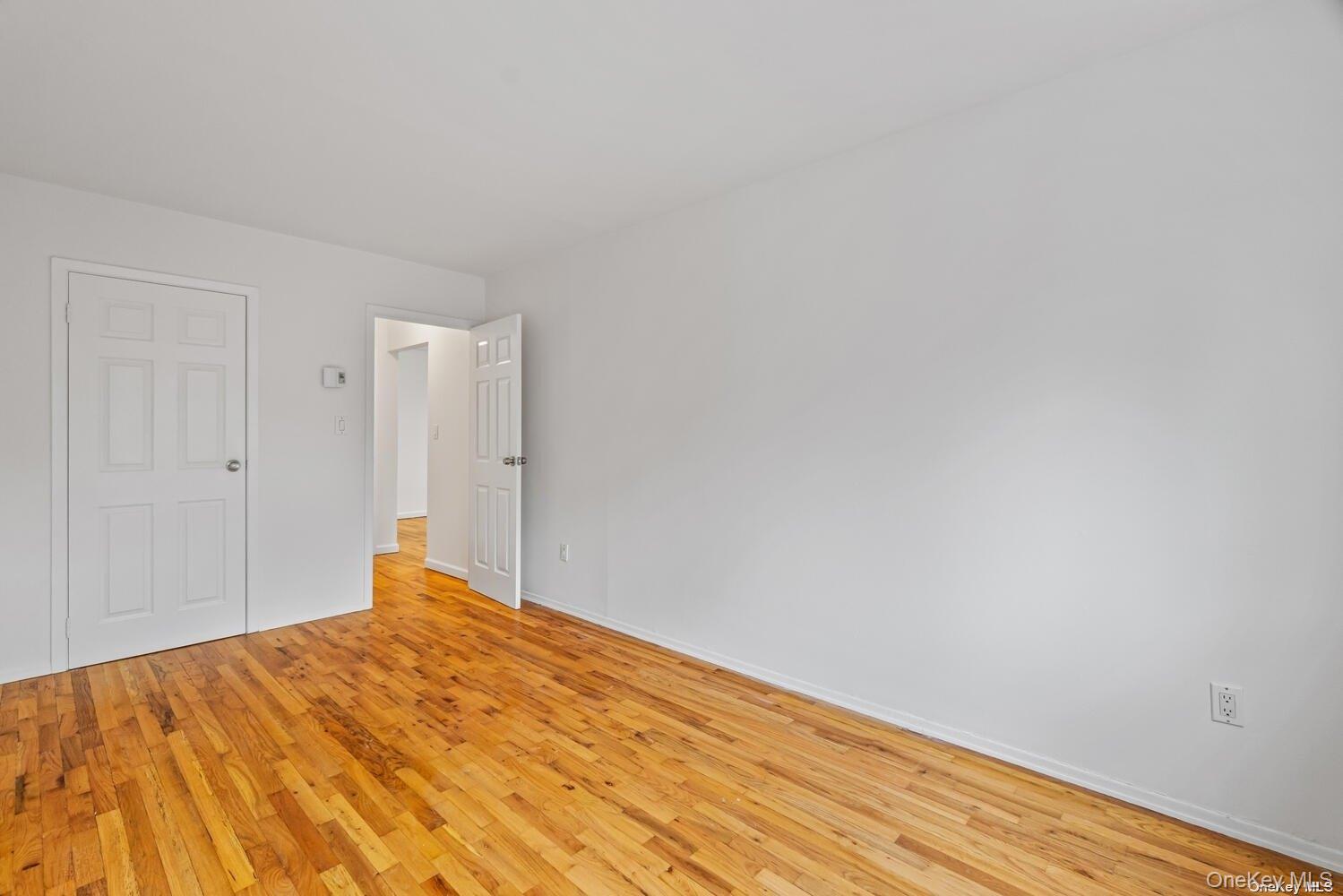 #6 photo, 155-09 Locke Avenue, クイーンズ区 Whitestone , NY 11357