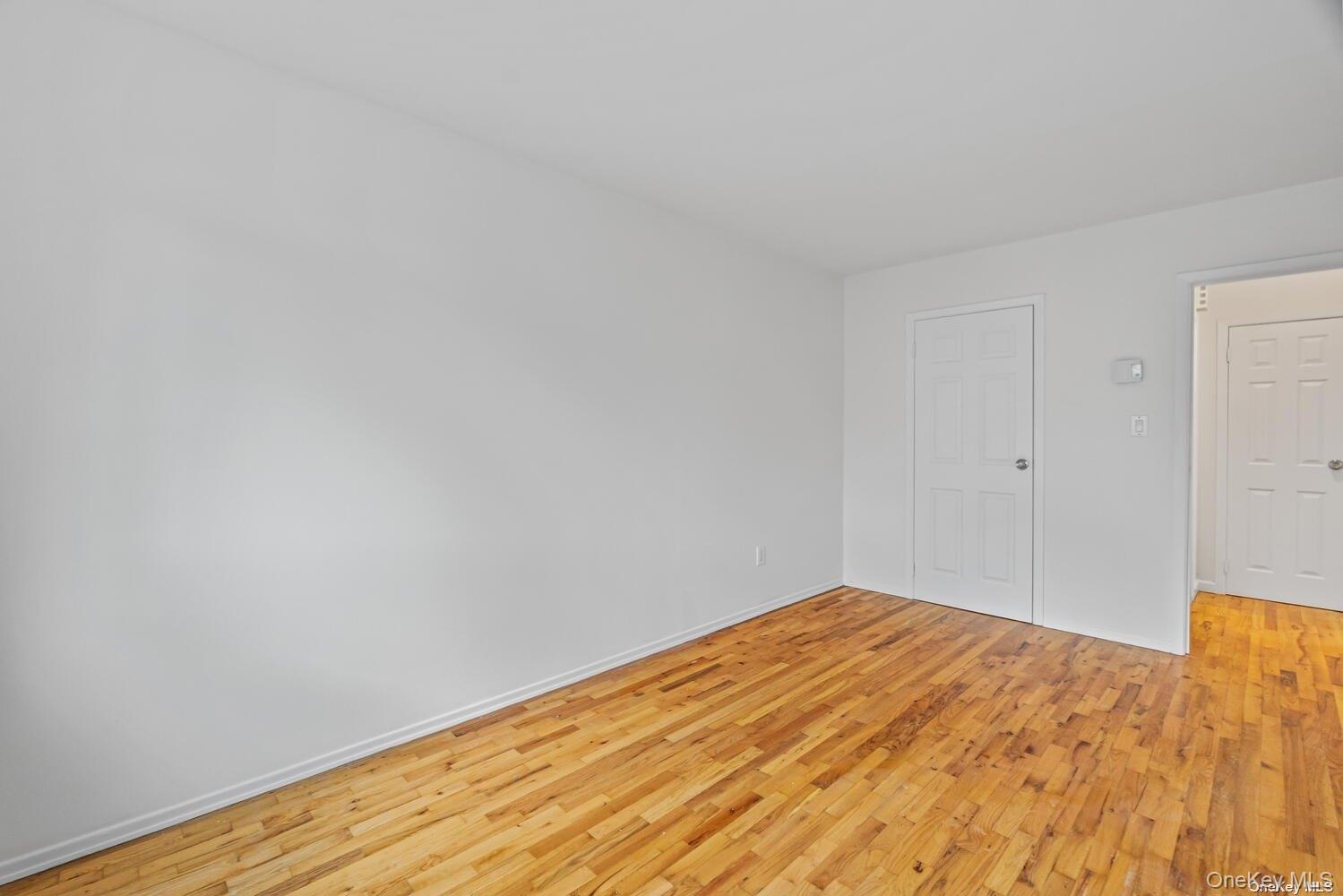 #7 photo, 155-09 Locke Avenue, クイーンズ区 Whitestone , NY 11357