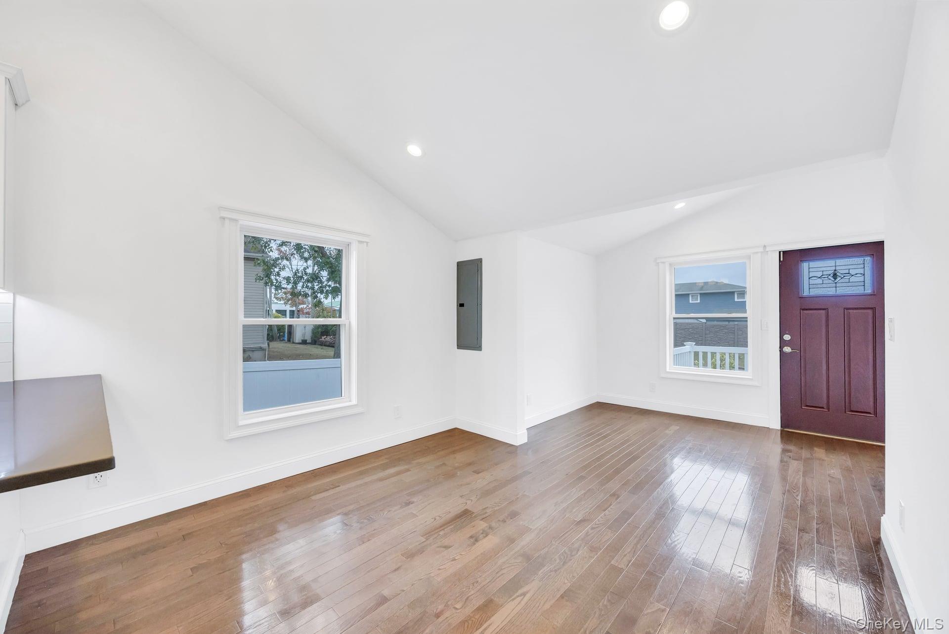 #13 photo, 21 Ireland Place, サフォーク郡 Copiague , NY 11726