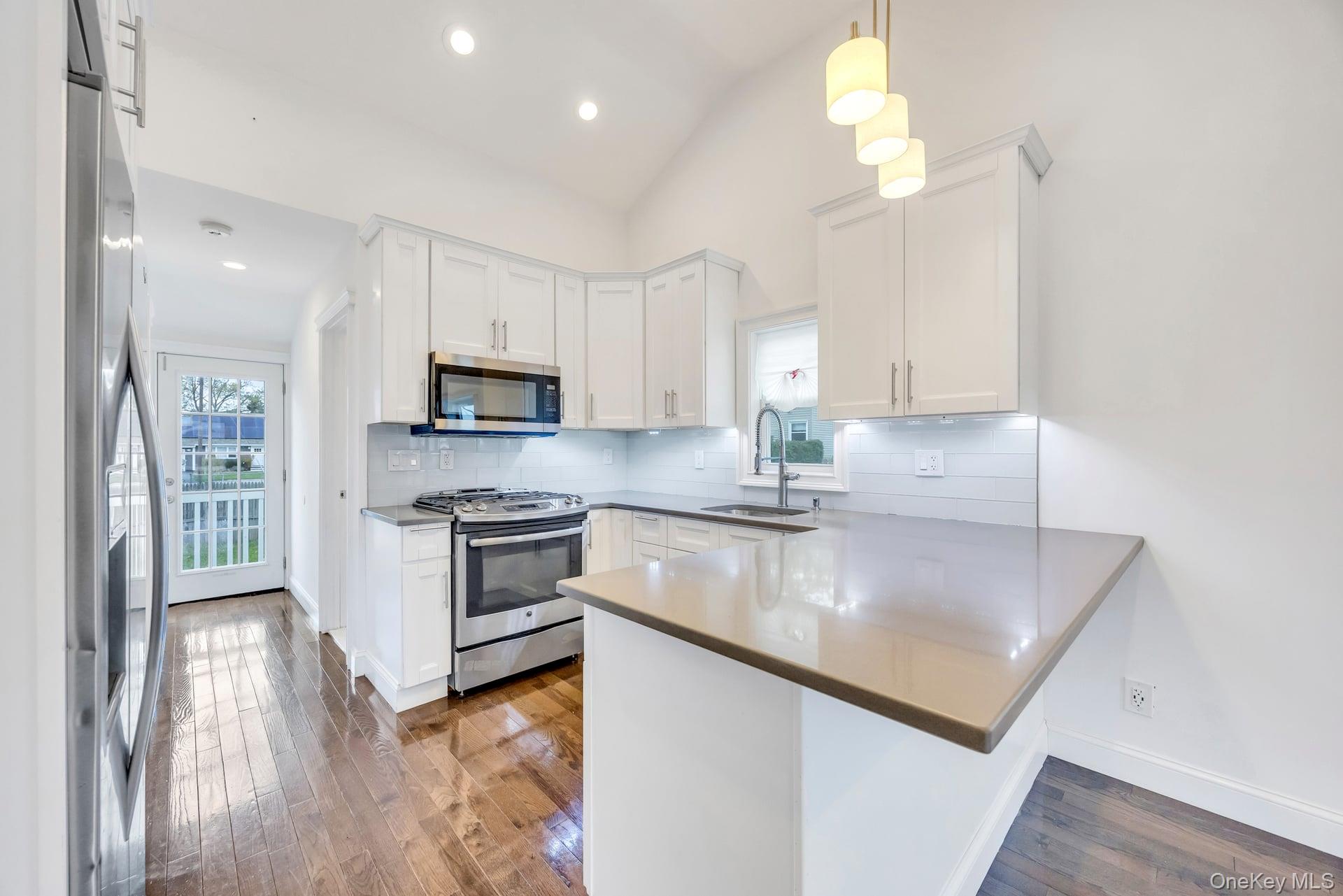 #16 photo, 21 Ireland Place, サフォーク郡 Copiague , NY 11726