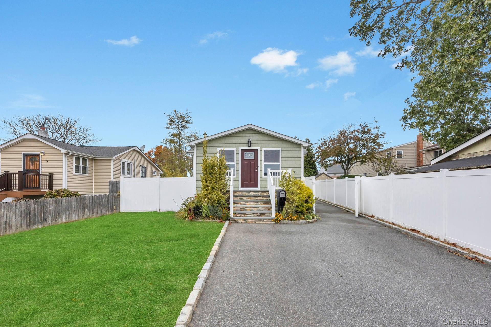 #4 photo, 21 Ireland Place, サフォーク郡 Copiague , NY 11726