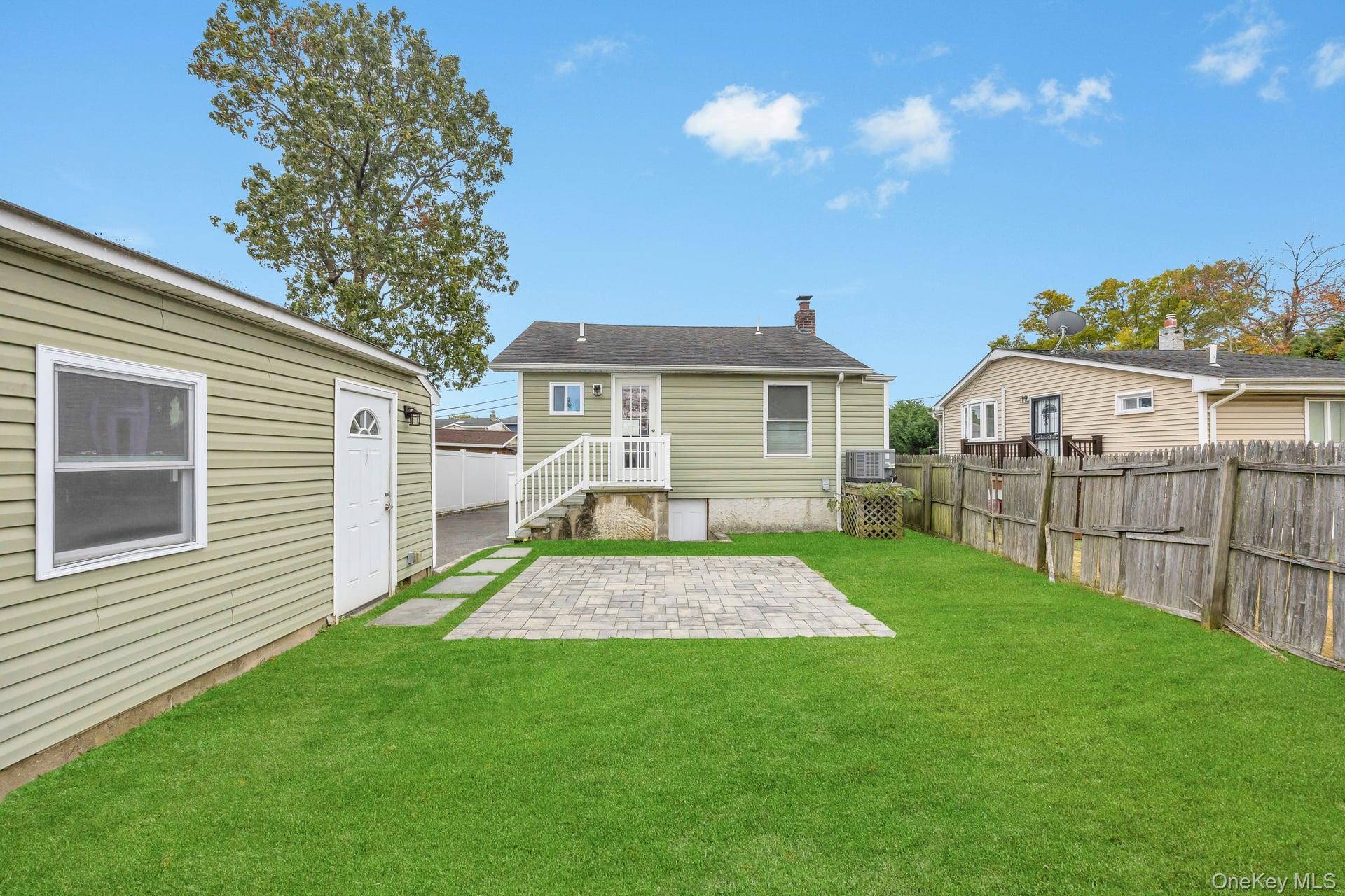 #7 photo, 21 Ireland Place, サフォーク郡 Copiague , NY 11726