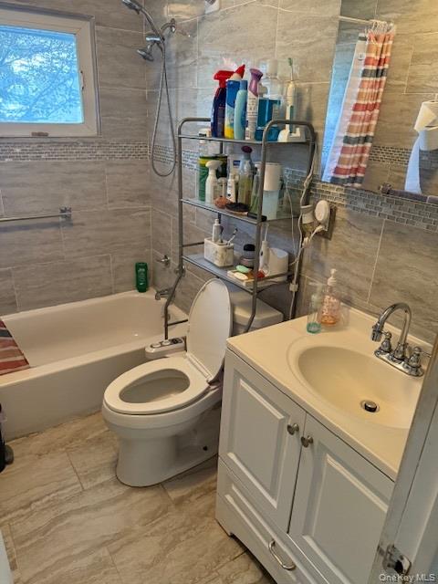 #12 photo, 112 Gun Lane, ナッソー郡 Levittown , NY 11756