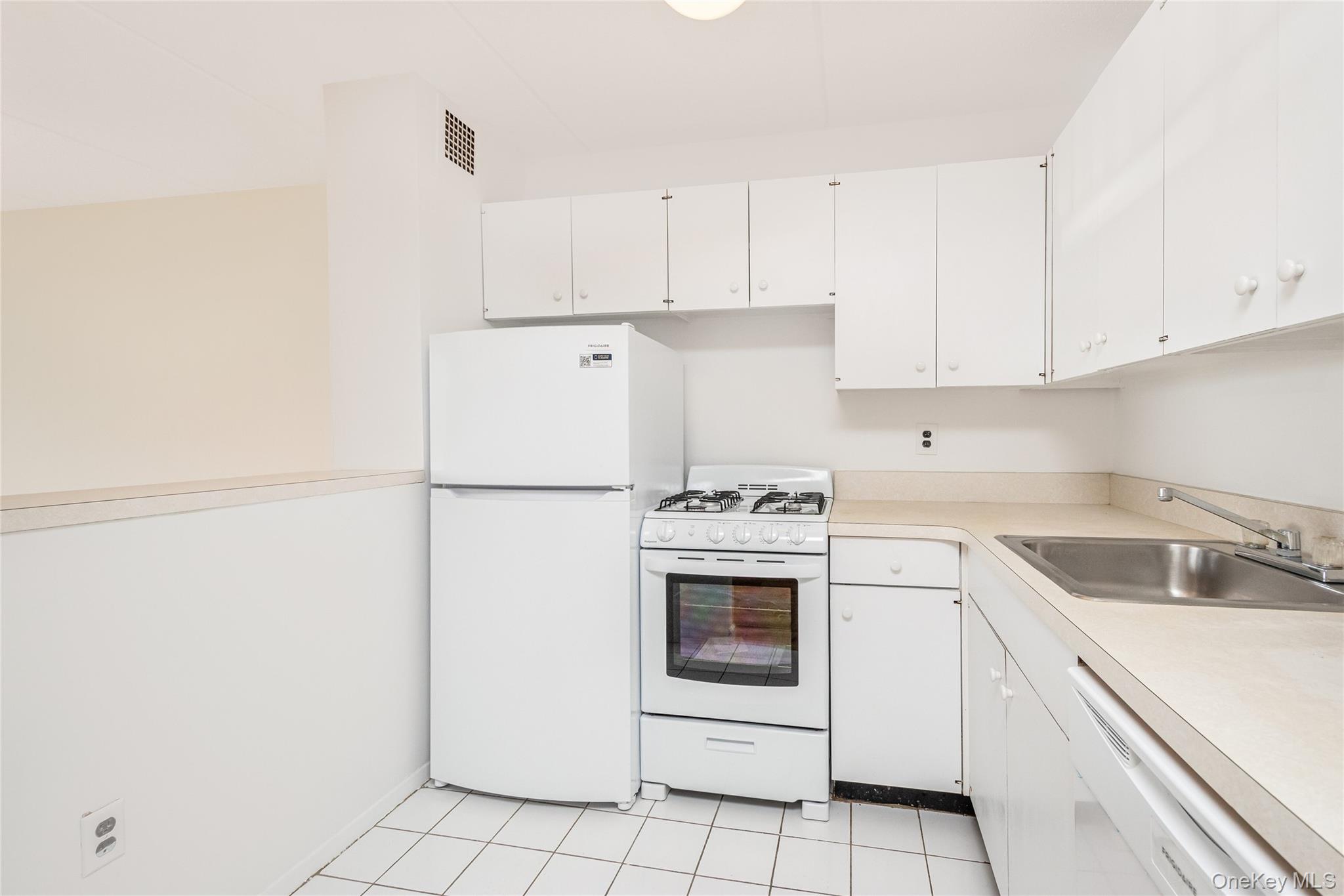 #7 photo, 1155 Warburton Avenue, Yonkers , NY 10701