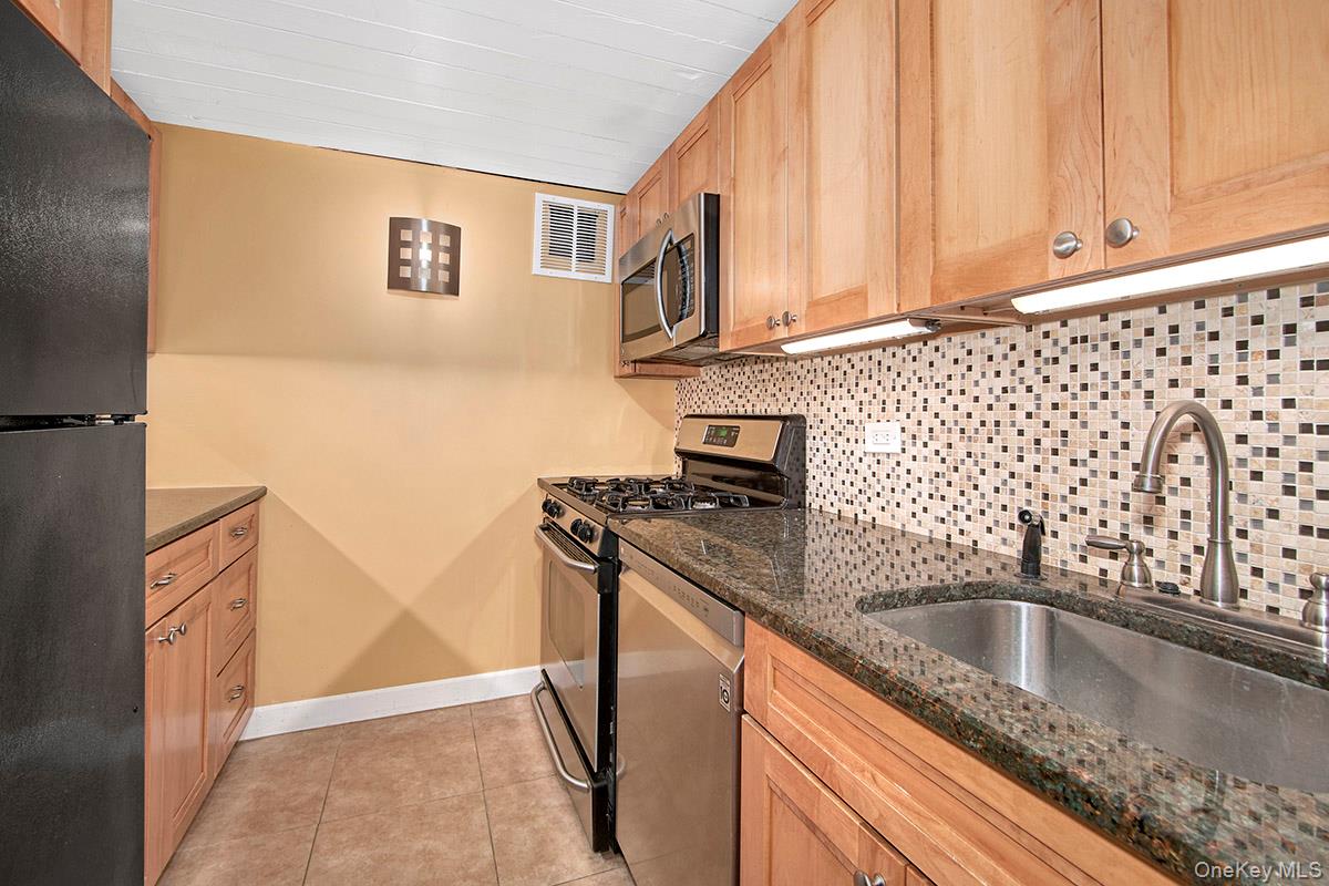 #7 photo, 1 Landmark Square, Port Chester , NY 10573