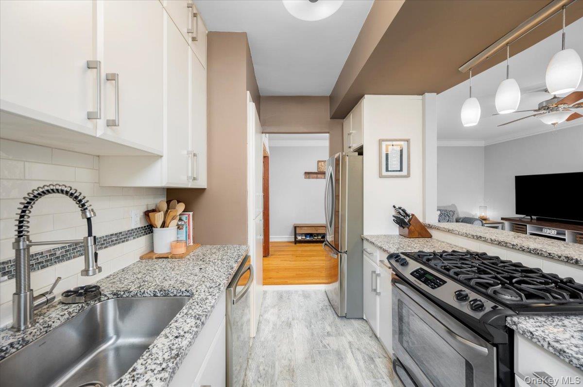 #7 photo, 21 N Chatsworth Avenue, Larchmont , NY 10538