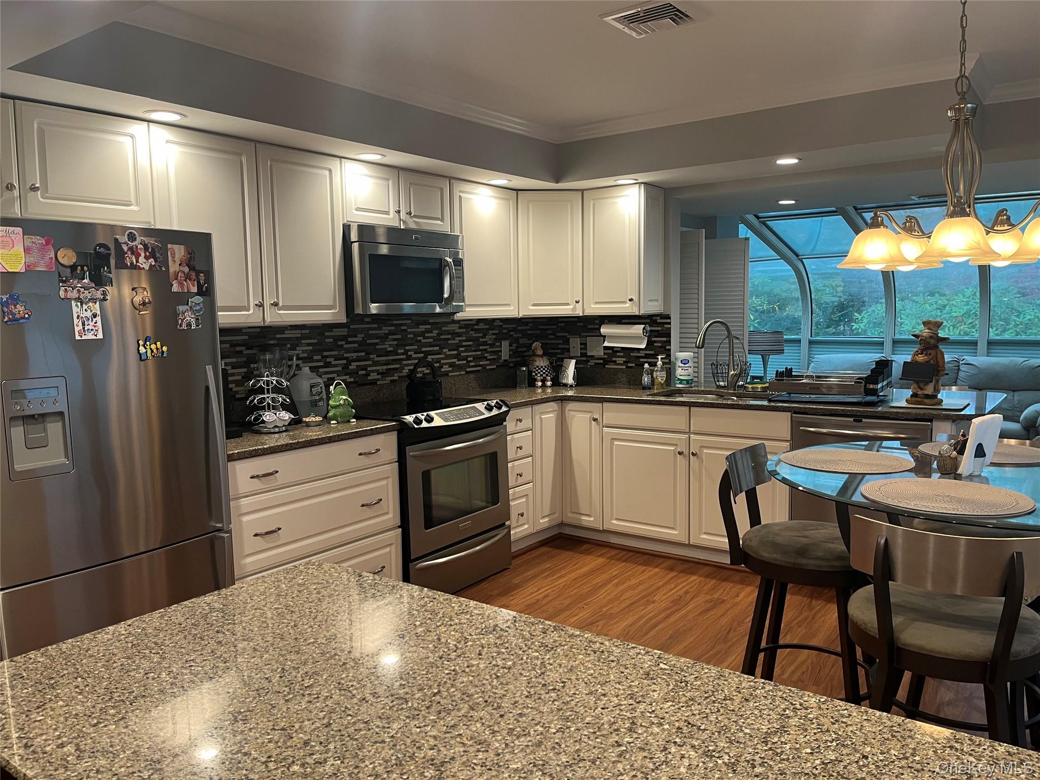 #4 photo, 194 Canterbury Drive, サフォーク郡 Ridge , NY 11961