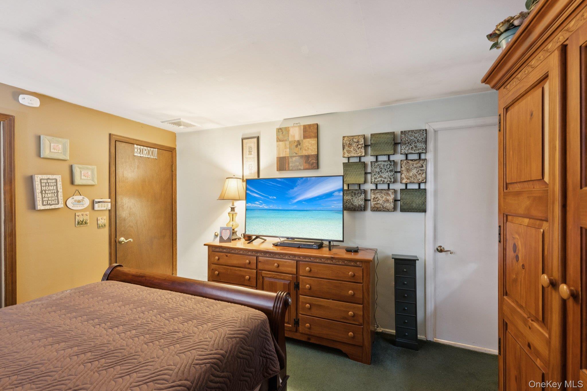 #19 photo, 186 Jamaica Avenue, Medford , NY 11763