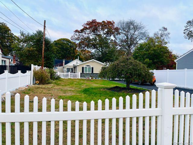 #1 photo, 219 Litchfield Avenue, Babylon , NY 11702