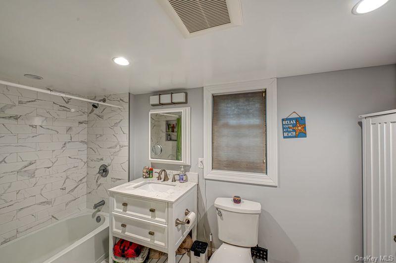 #17 photo, 219 Litchfield Avenue, Babylon , NY 11702