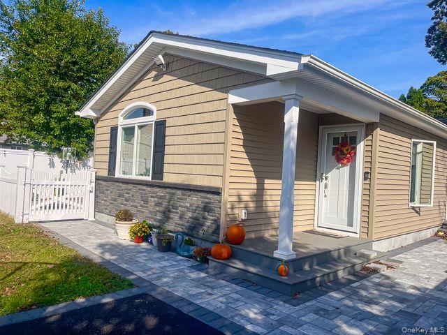 #3 photo, 219 Litchfield Avenue, Babylon , NY 11702