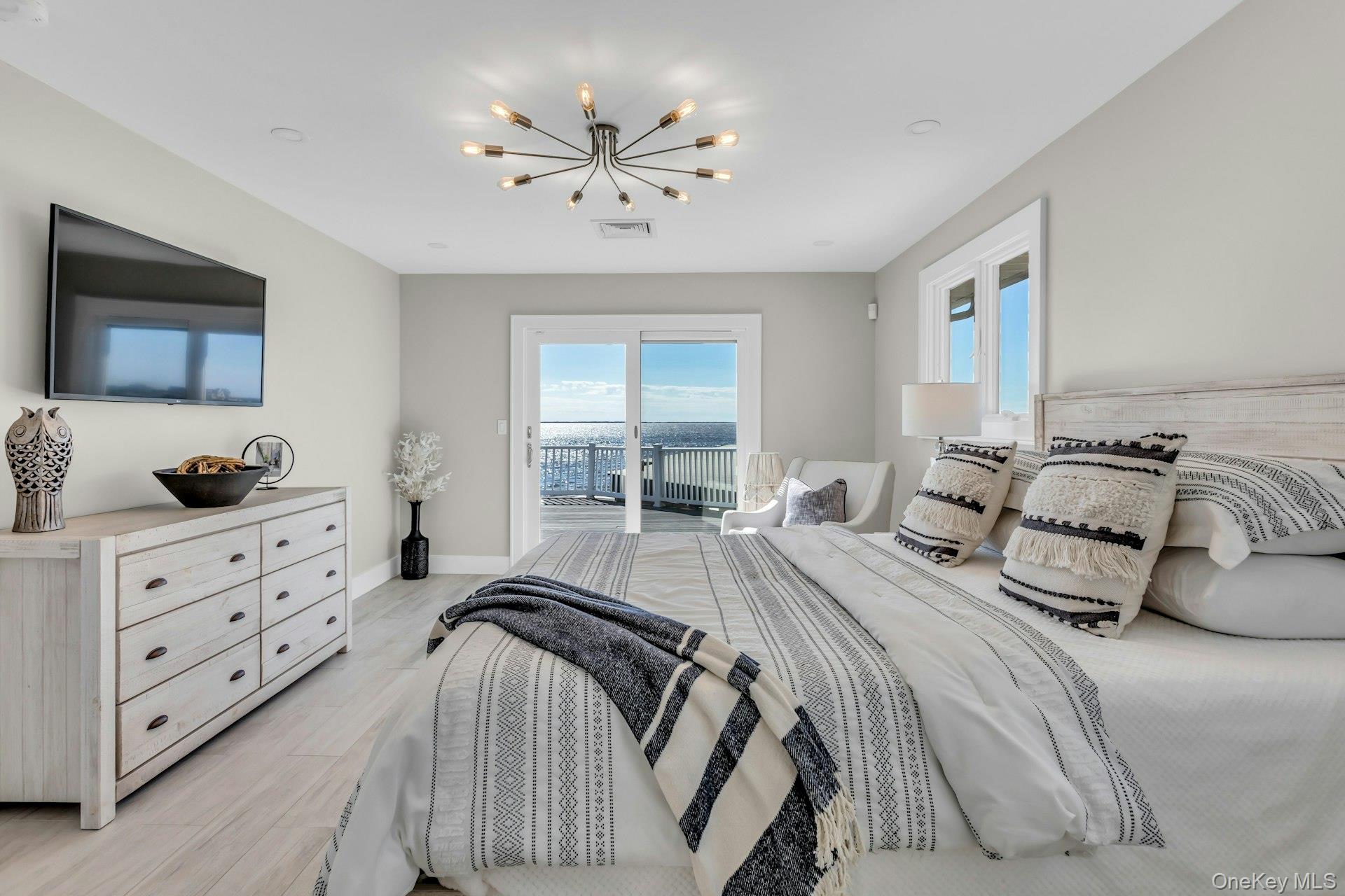 #18 photo, 270 Edgewater Avenue, Bayport , NY 11705