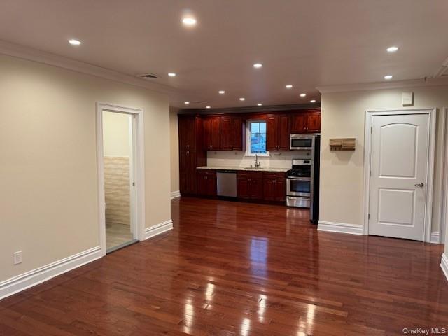 #2 photo, 65 Cottage Place, Mineola , NY 11501