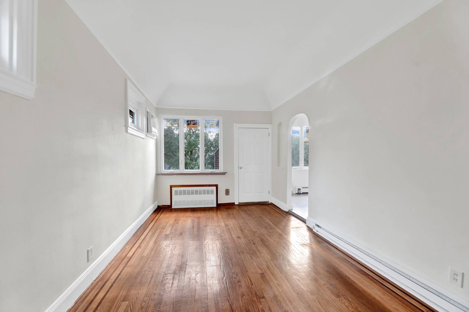 #6 photo, 2065 E 38th St, ブルックリン区 Marine Park , NY 11234