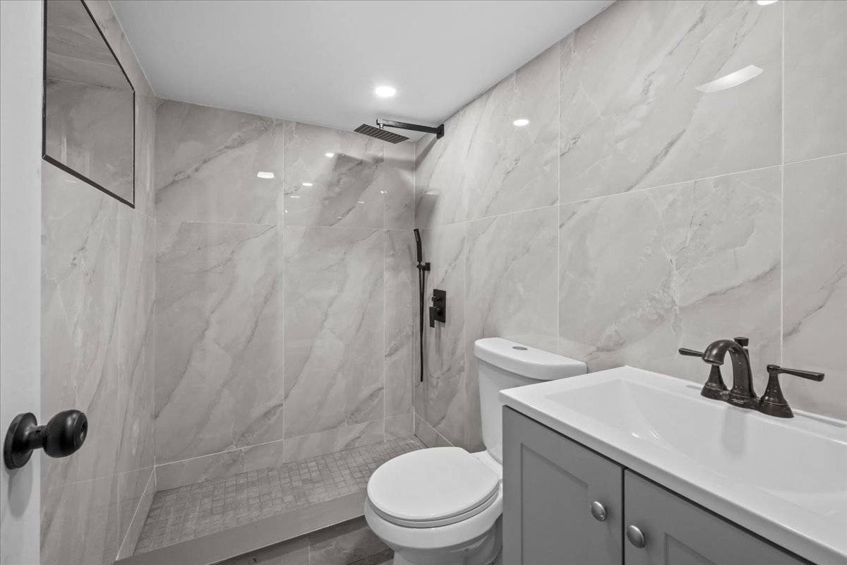 #7 photo, 1130 east 42, ブルックリン区 Flatlands , NY 11210