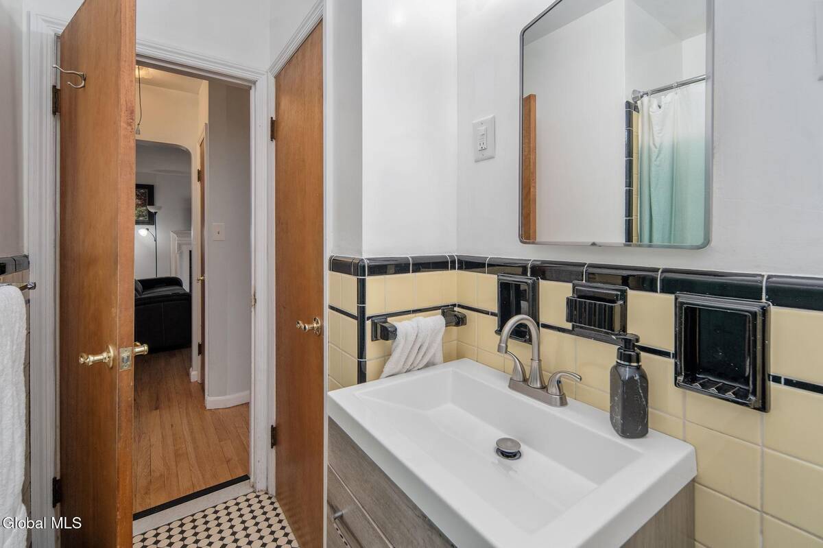 #20 photo, 1356 Lexington Avenue, Schenectady , NY 12309