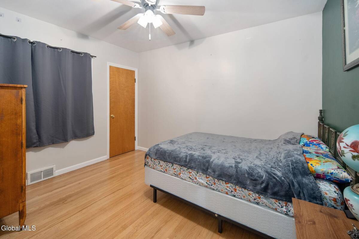 #21 photo, 1356 Lexington Avenue, Schenectady , NY 12309