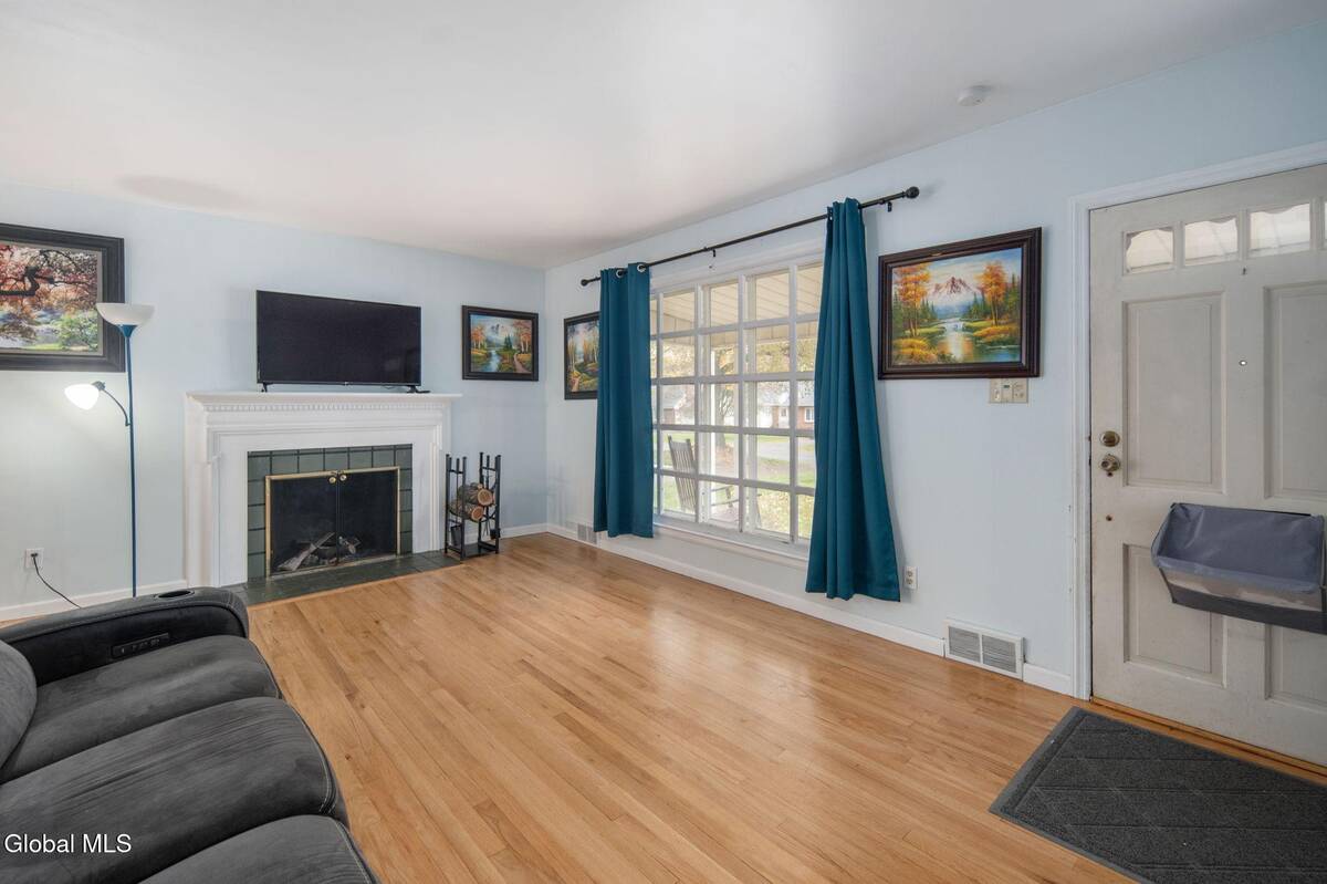 #5 photo, 1356 Lexington Avenue, Schenectady , NY 12309