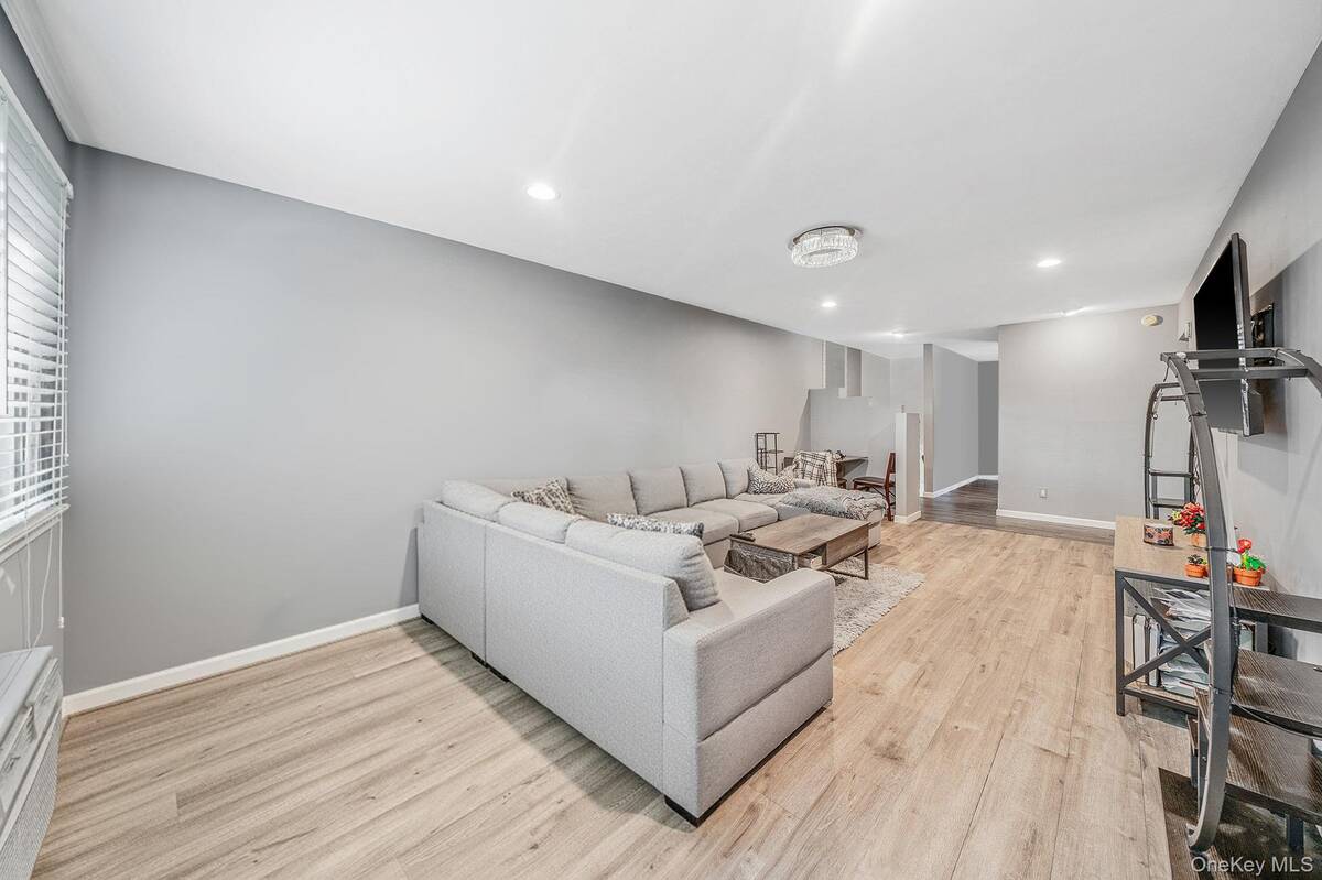 #3 photo, 40 W 4th Street, #62, サフォーク郡 Patchogue , NY 11772