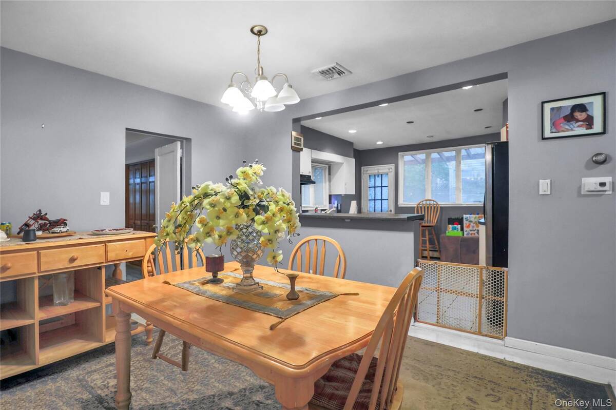 #6 photo, 1763 E Berkshire Road, Merrick , NY 11566