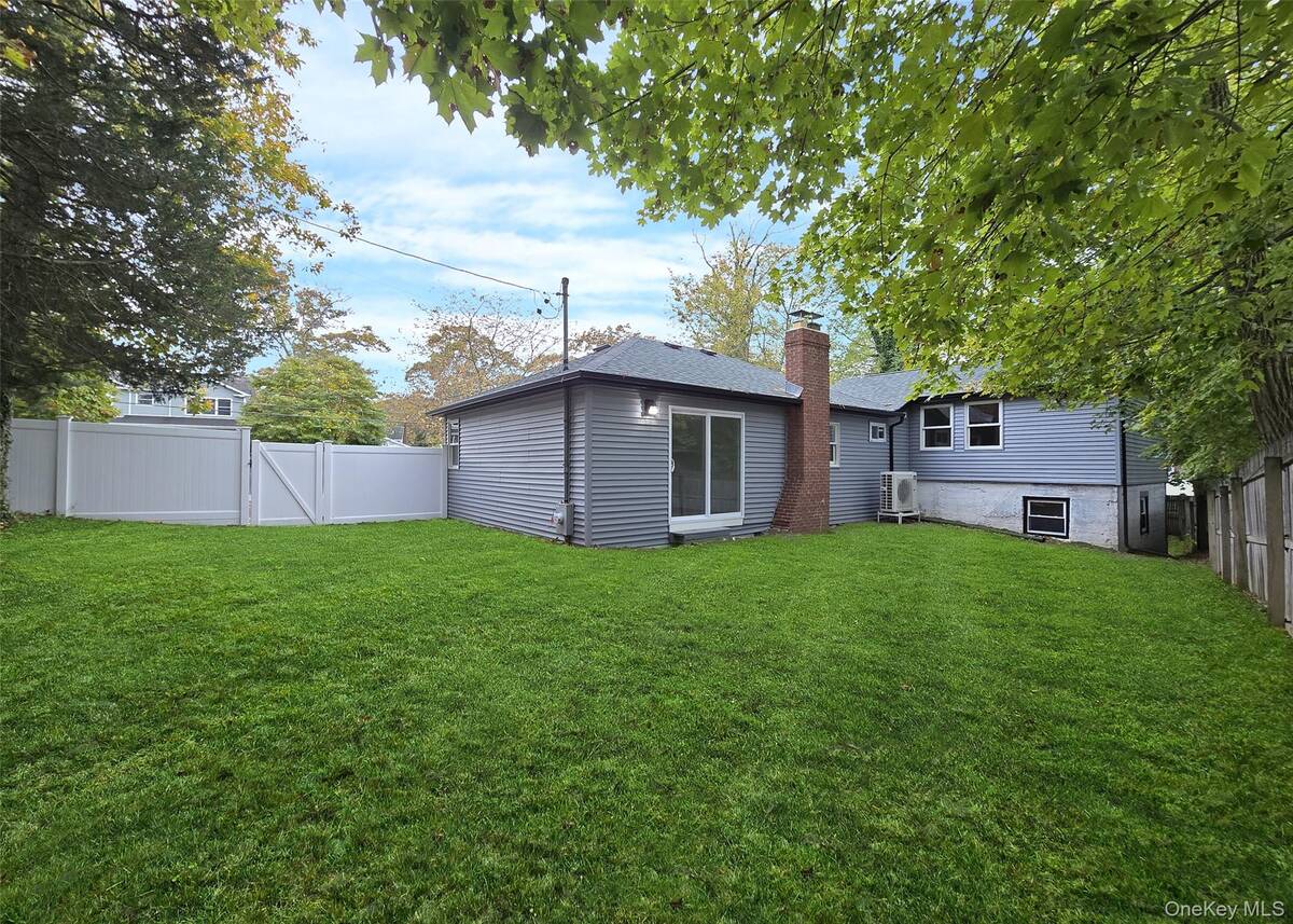 #20 photo, 55 Hickory Road, Rocky Point , NY 11778