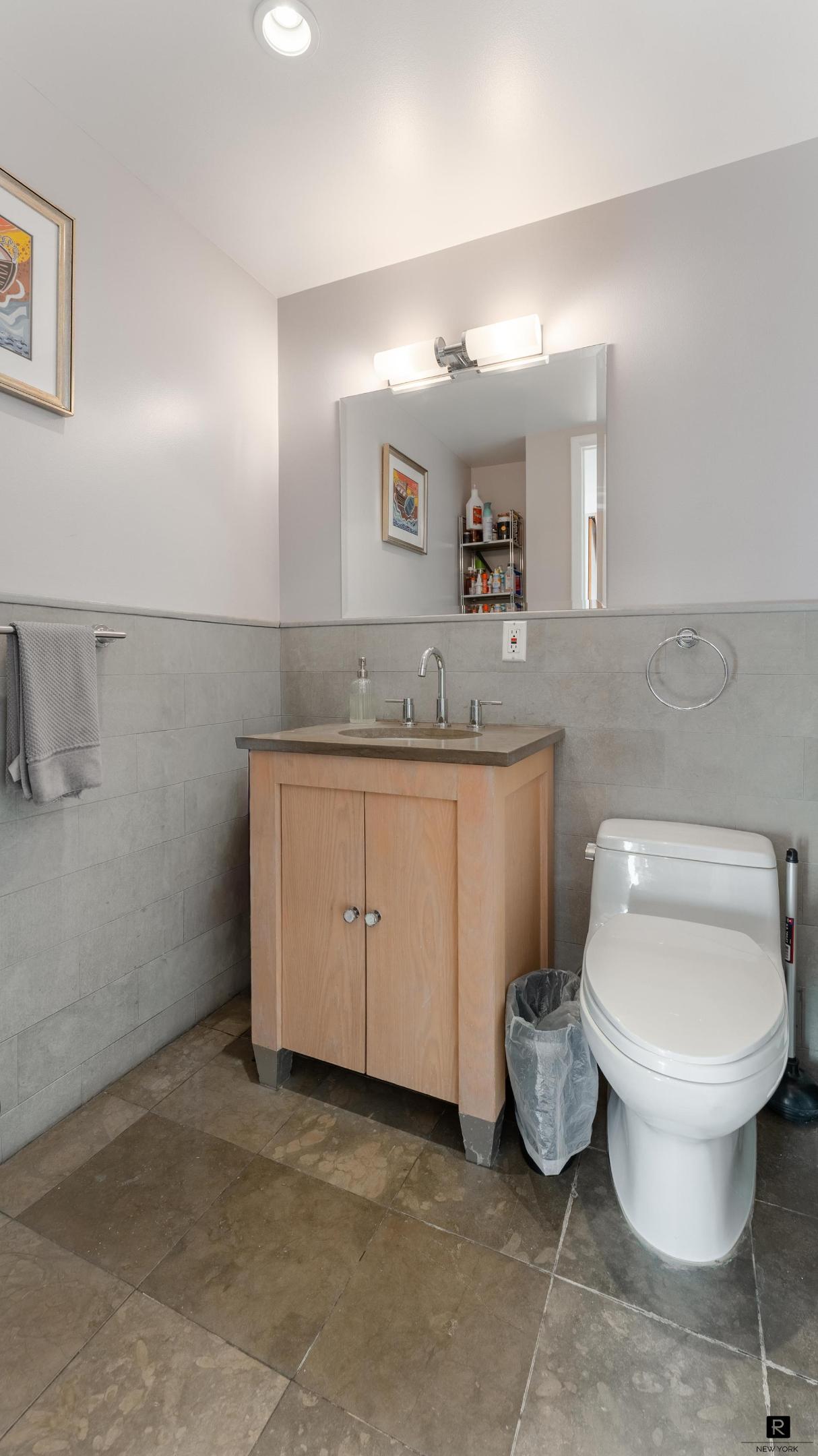 #17 photo, 525 E 11th Street, マンハッタン E. Greenwich Village , NY 10009