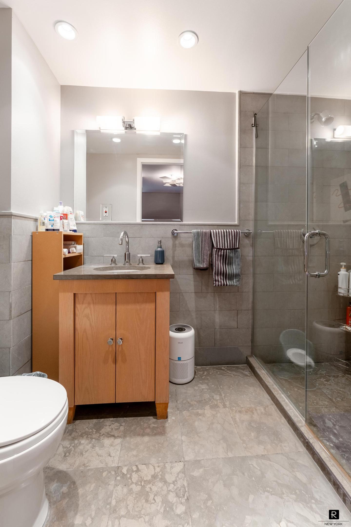 #18 photo, 525 E 11th Street, マンハッタン E. Greenwich Village , NY 10009