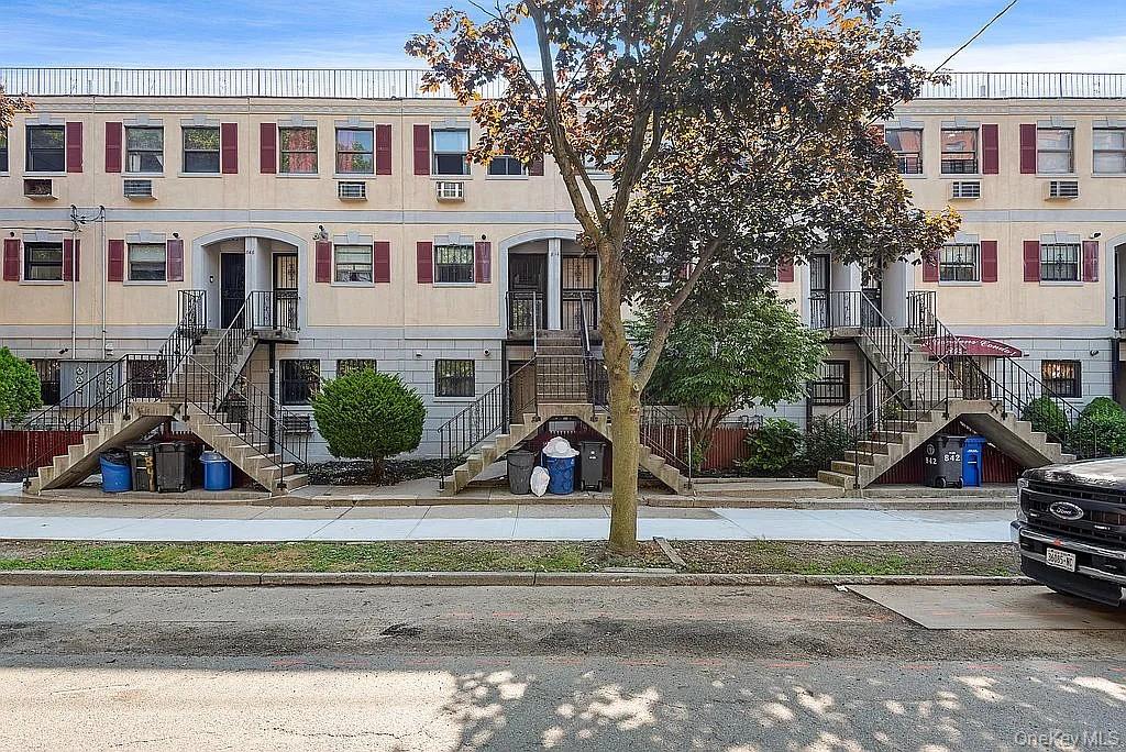 #1 photo, 844 Leland Avenue, ブロンクス区 Bronx , NY 10473