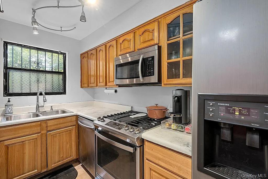 #6 photo, 844 Leland Avenue, ブロンクス区 Bronx , NY 10473