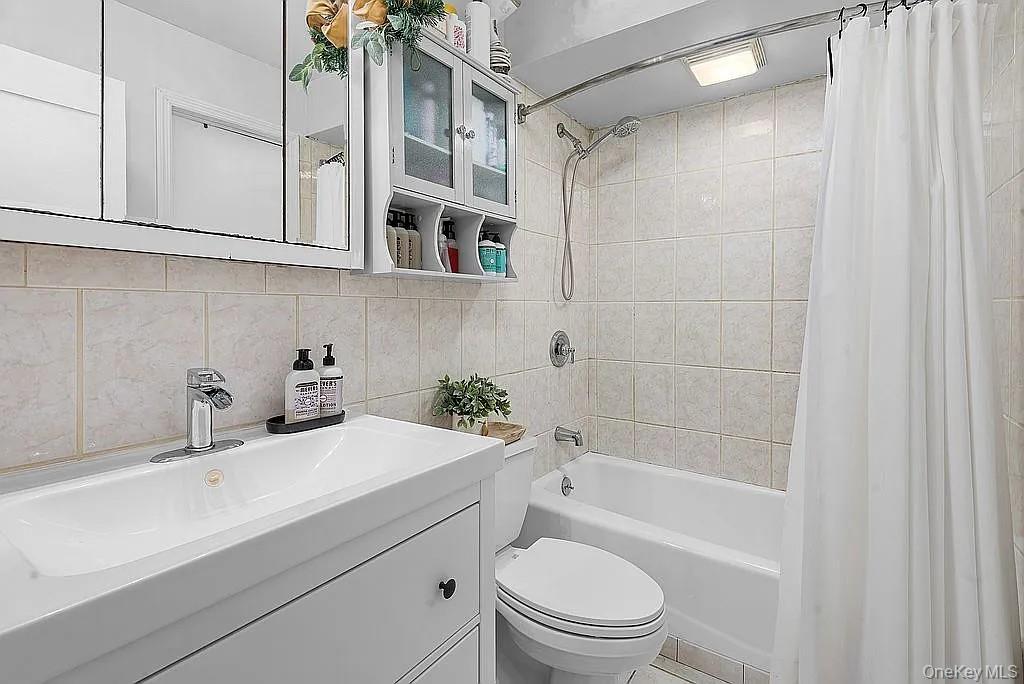 #9 photo, 844 Leland Avenue, ブロンクス区 Bronx , NY 10473