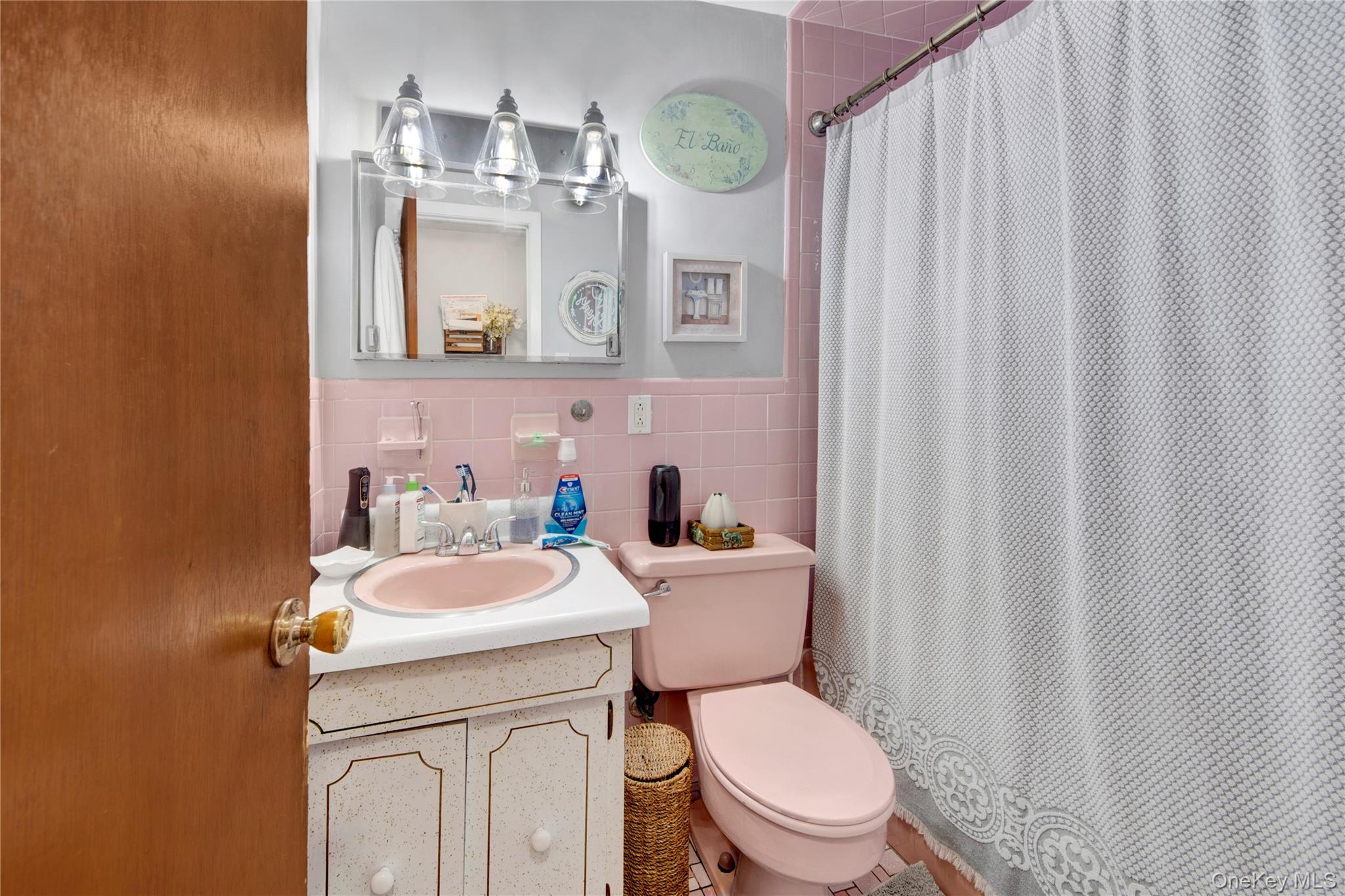 #12 photo, 72 Park Avenue, White Plains , NY 10603