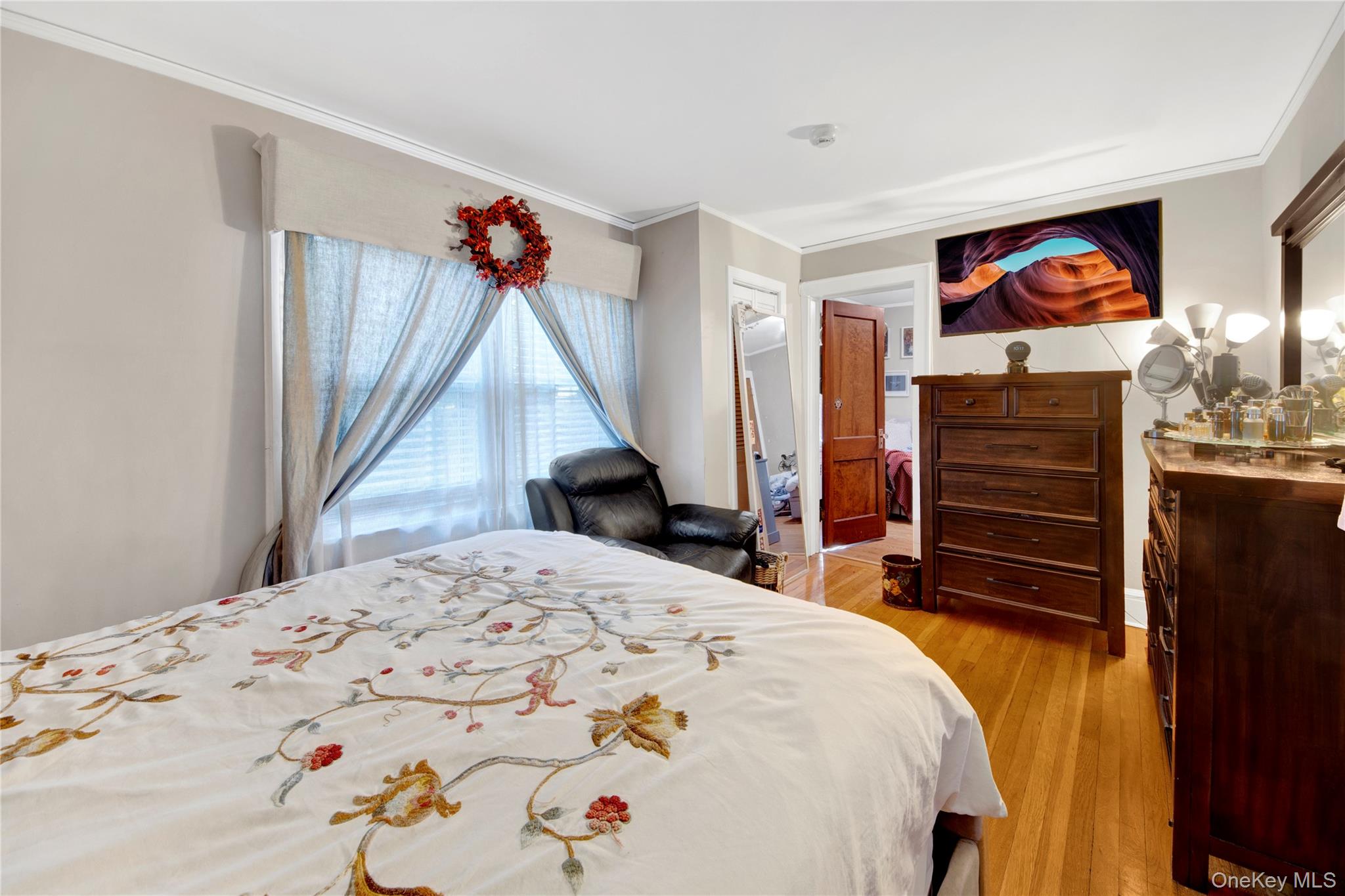 #8 photo, 72 Park Avenue, White Plains , NY 10603