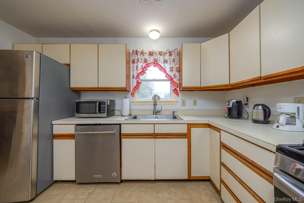 #10 photo, 54 Ossman Court, Garnerville , NY 10923