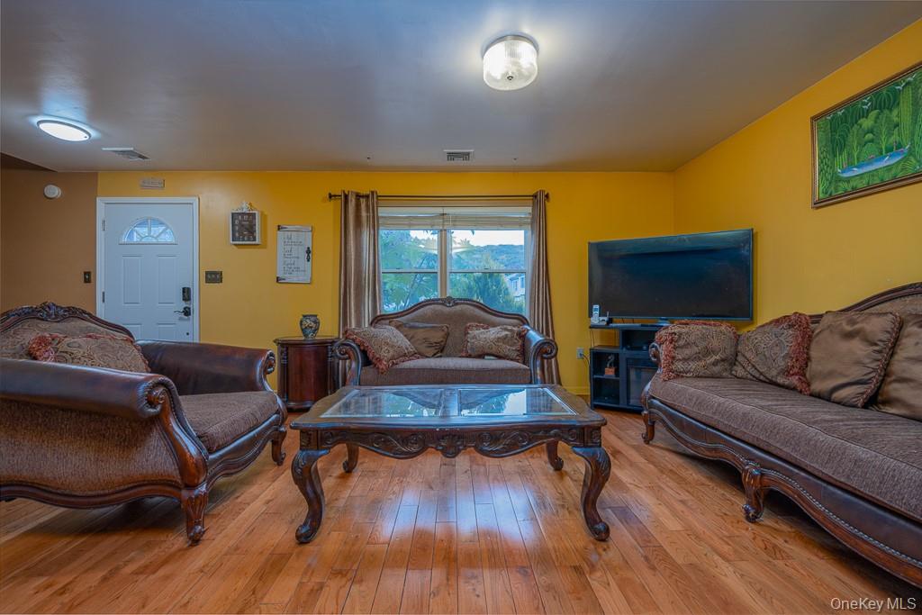 #7 photo, 54 Ossman Court, Garnerville , NY 10923