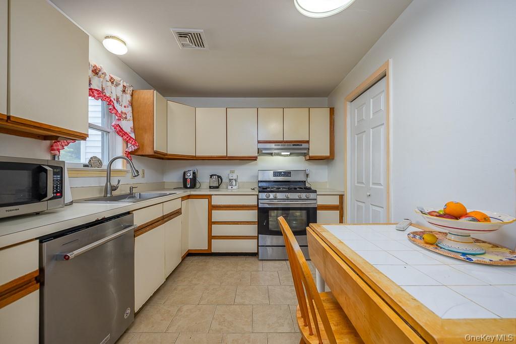 #9 photo, 54 Ossman Court, Garnerville , NY 10923