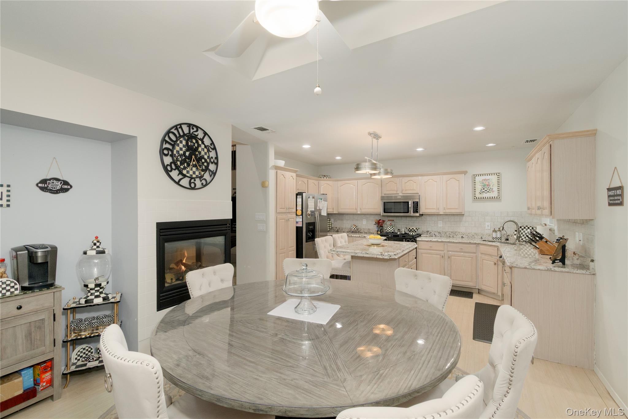 #10 photo, 17 Ariel Drive, サフォーク郡 Middle Island , NY 11953