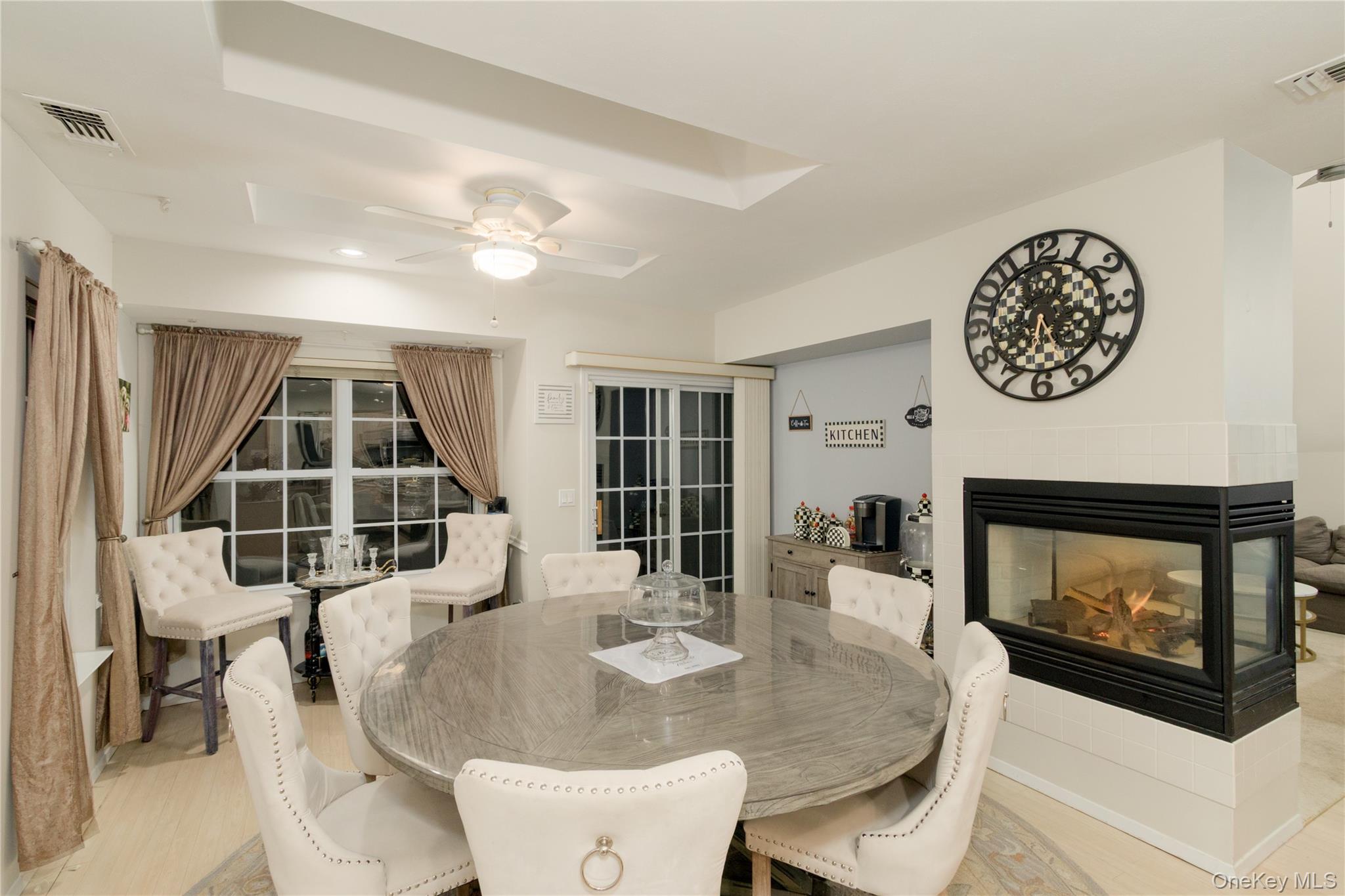 #11 photo, 17 Ariel Drive, サフォーク郡 Middle Island , NY 11953