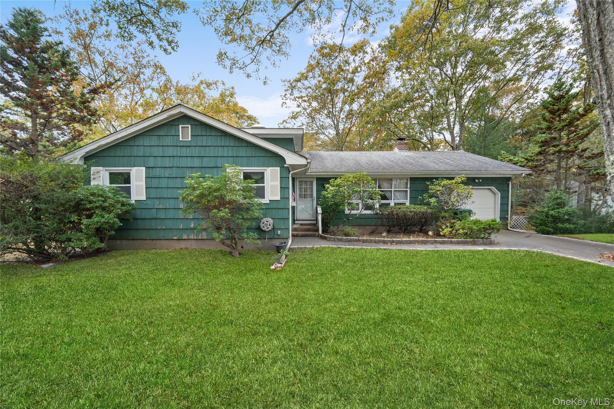 #1 photo, 4 Acorn Path, サフォーク郡 East Quogue , NY 11942