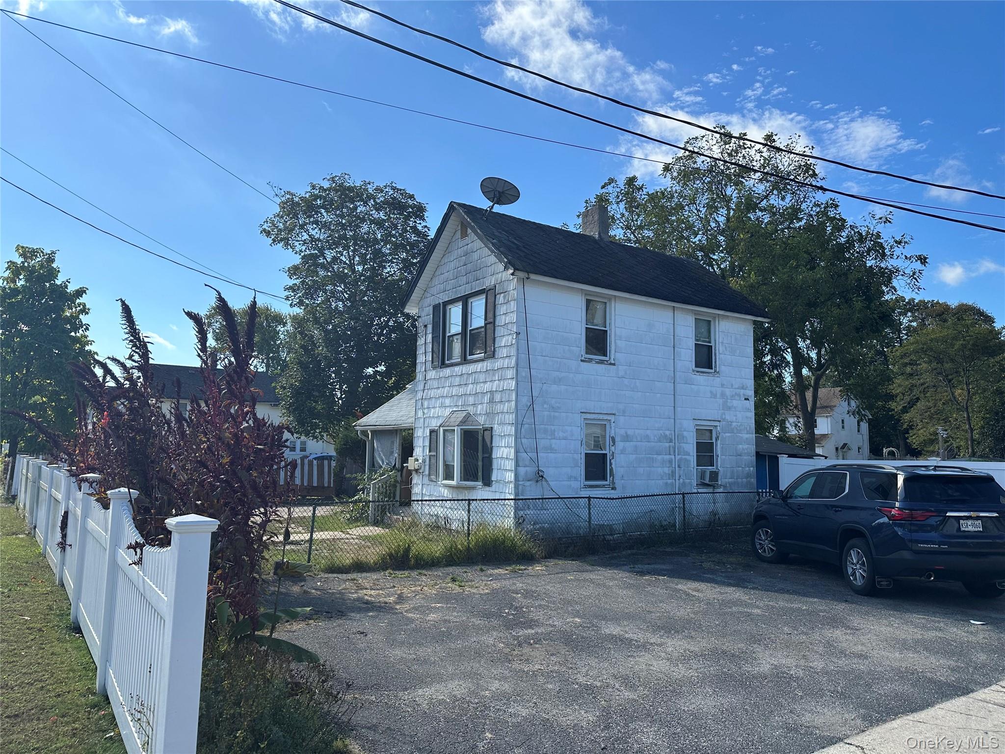 #3 photo, 104 2nd Avenue, Bay Shore , NY 11706