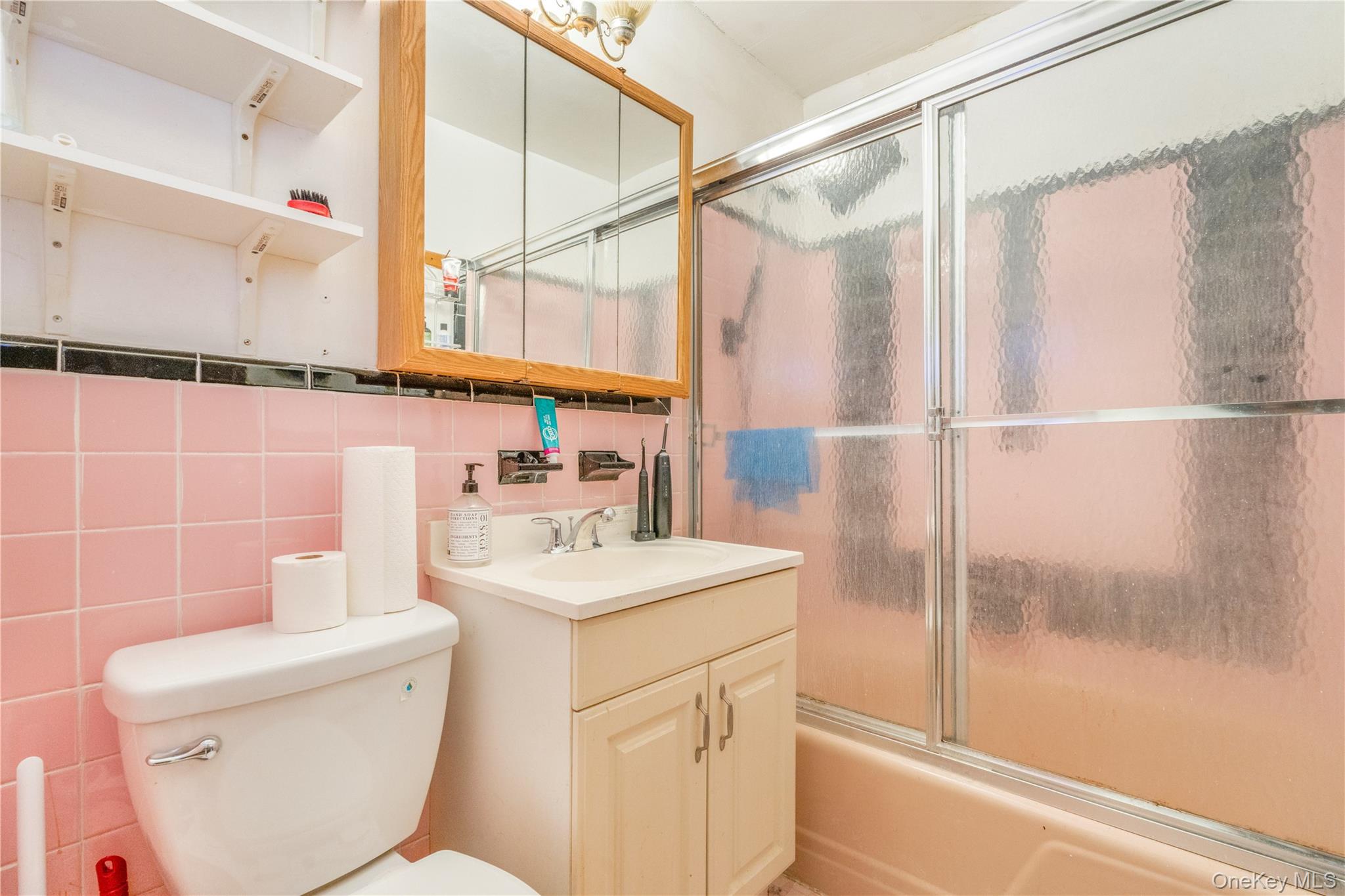 #13 photo, 6223 69th Place, クイーンズ区 Middle Village , NY 11379