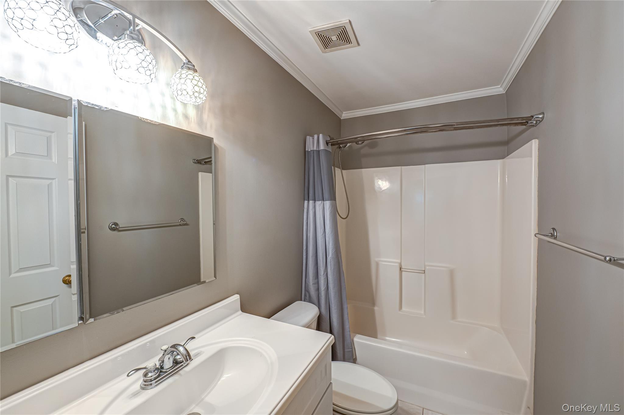 #11 photo, 19 Biltmore Circle, Huntington Station , NY 11746