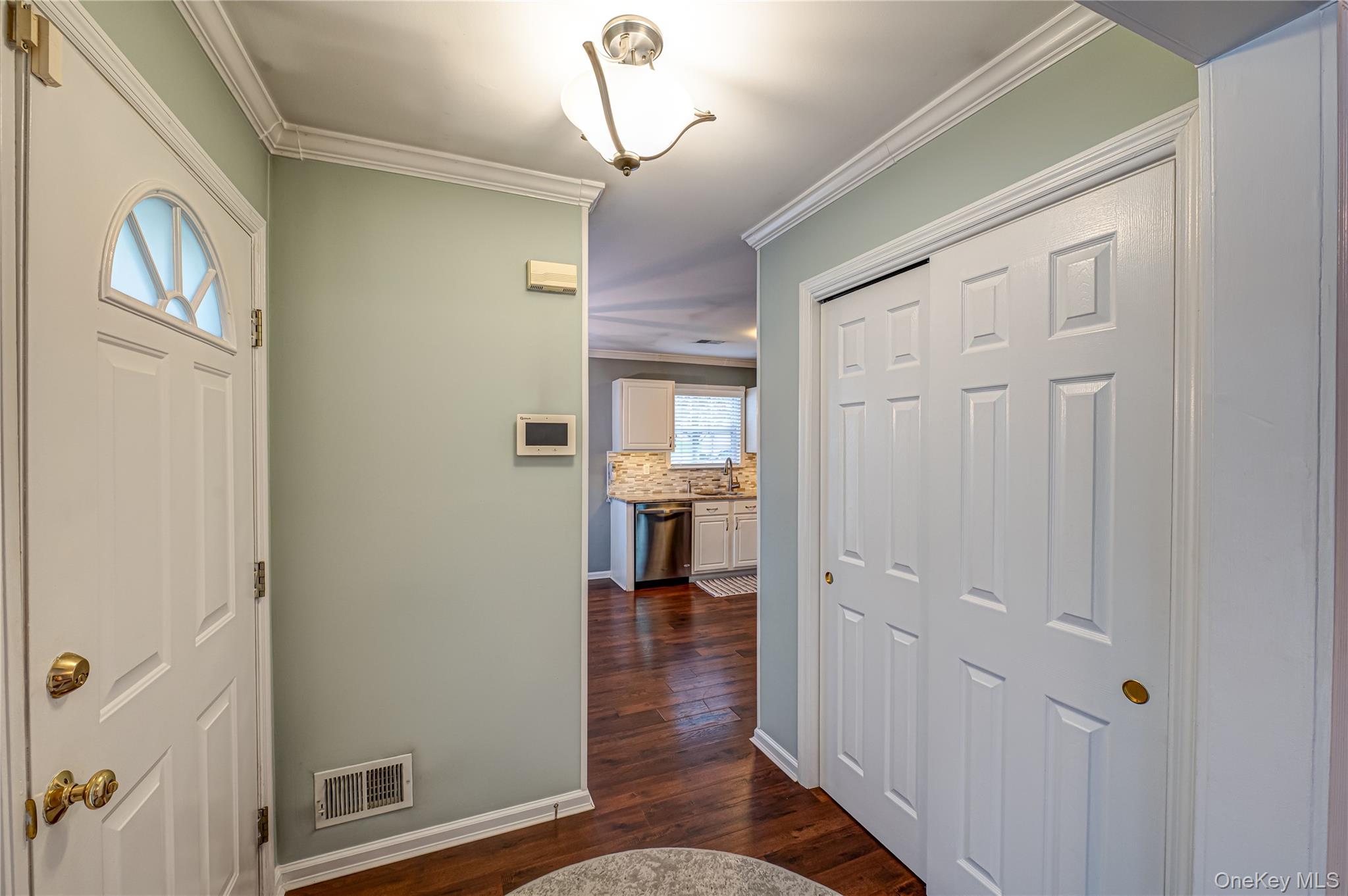 #3 photo, 19 Biltmore Circle, Huntington Station , NY 11746